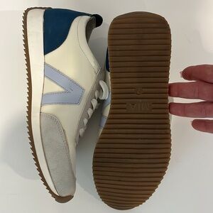 MIA size 7 cream blue navy sneakers